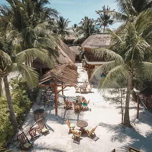 Casa Iguana - Beachfront Hotel